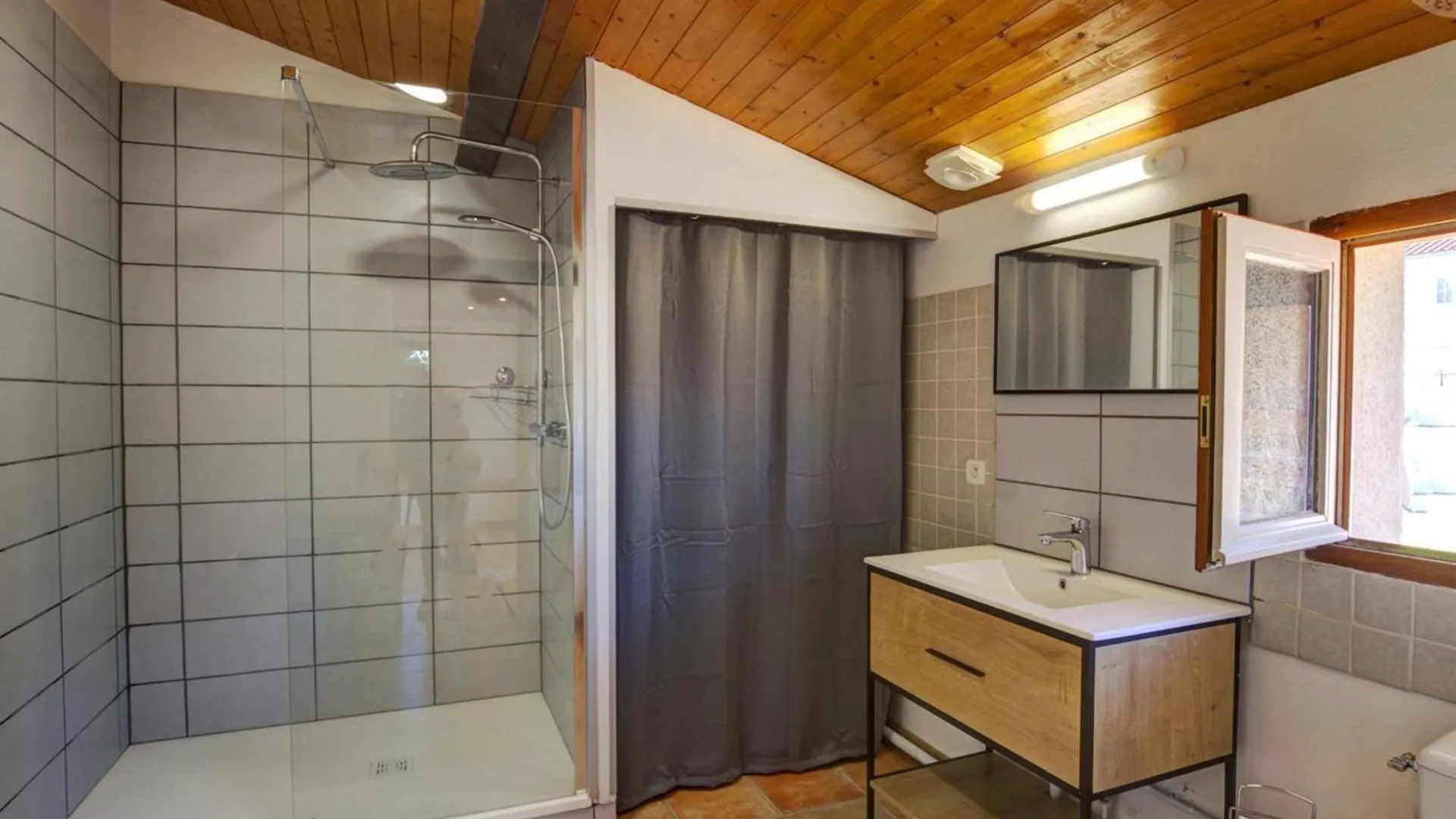 Gite Familial Avec Spa Et Jeux Exterieurs - 5 Chambres, 230M², Village Typique, Animaux Acceptes - Fr-1-496-289 L'Hopital-le-Grand 0*,  France