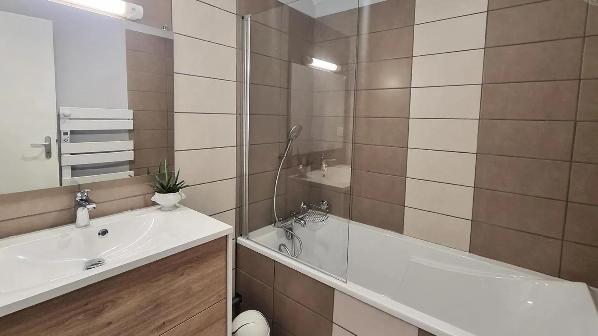 Gite Familial Avec Spa Et Jeux Exterieurs - 5 Chambres, 230M², Village Typique, Animaux Acceptes - Fr-1-496-289 L'Hopital-le-Grand Holiday home