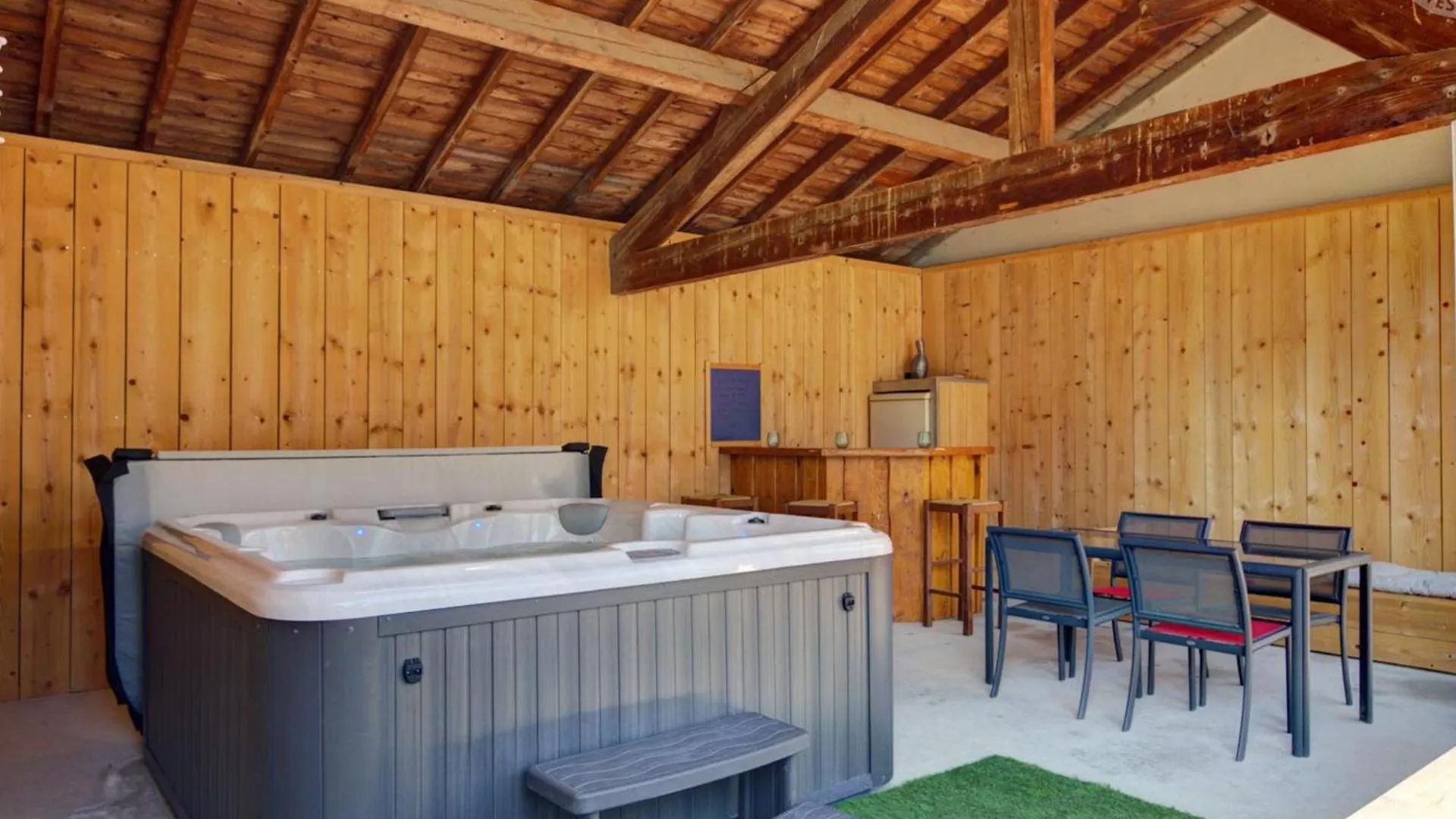 Holiday home Gite Familial Avec Spa Et Jeux Exterieurs - 5 Chambres, 230M², Village Typique, Animaux Acceptes - Fr-1-496-289 L'Hopital-le-Grand